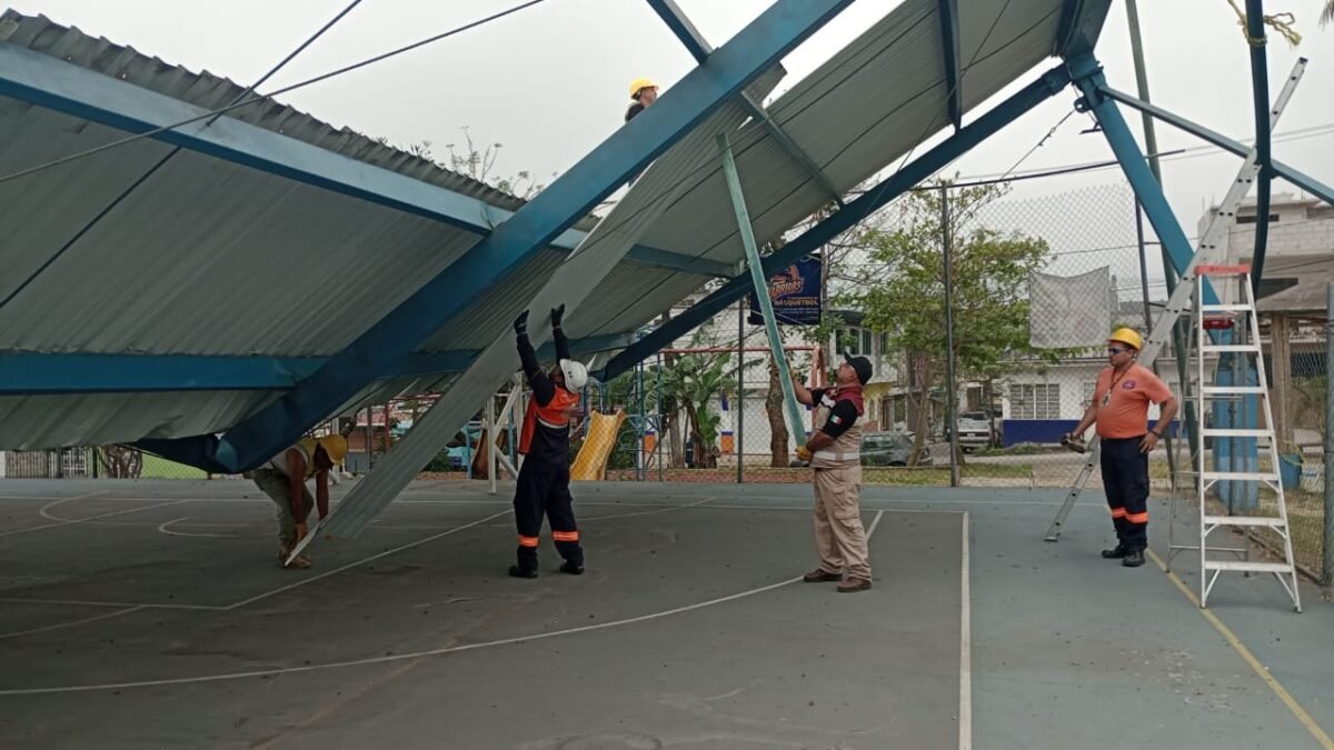 Pc Atiende Danos Causados Por Surada A Cancha De Antorcha Colonia Fraternidad