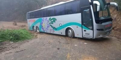 Sufre Percance Autobus Que Transportaba Jornaleros De Zongolica 3