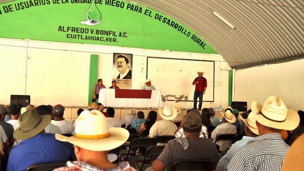 Zenyazen Escobar, comprometido a legislar a favor del desarrollo agrícola en el Distrito 16