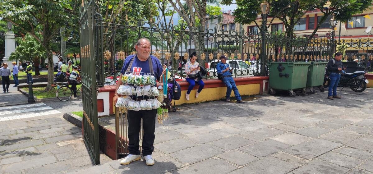 Con caravana de reliquias llegan al menos 70 vendedores ambulantes