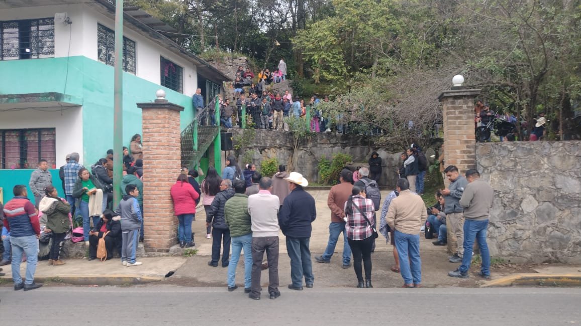 Desconocen en Sierra de Zongolica nombramiento de Carilú Nava como directora de Educación indígena