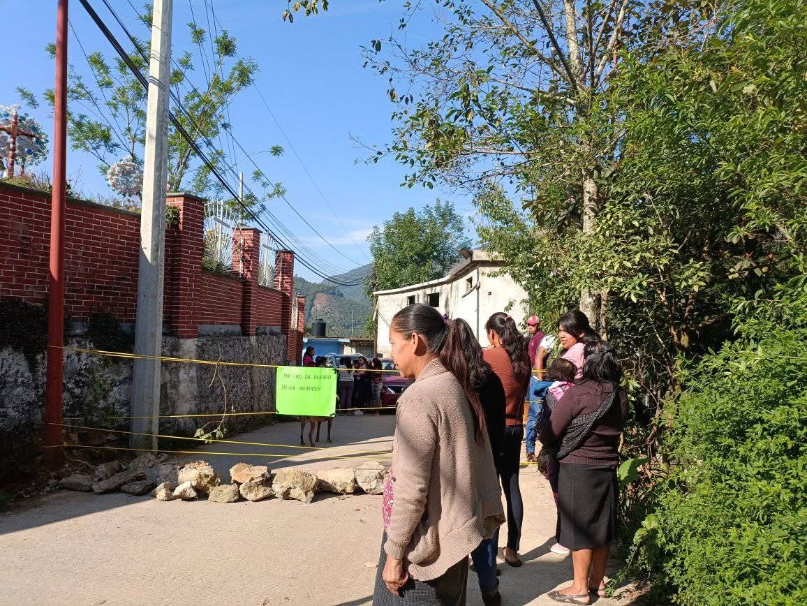 Padres toman primaria de Tequila