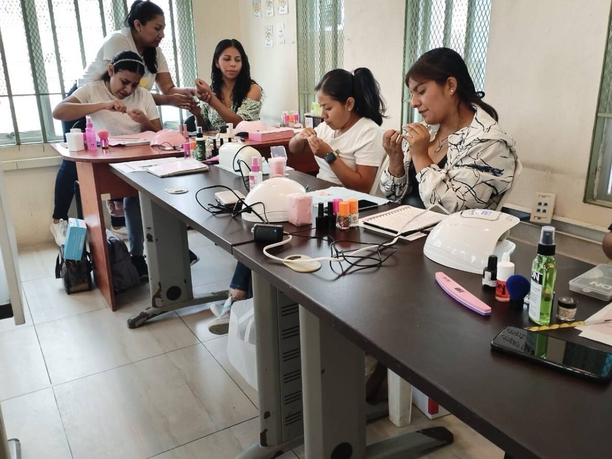 Inicia el curso “Uñas I”, promovido por el INJUVE.