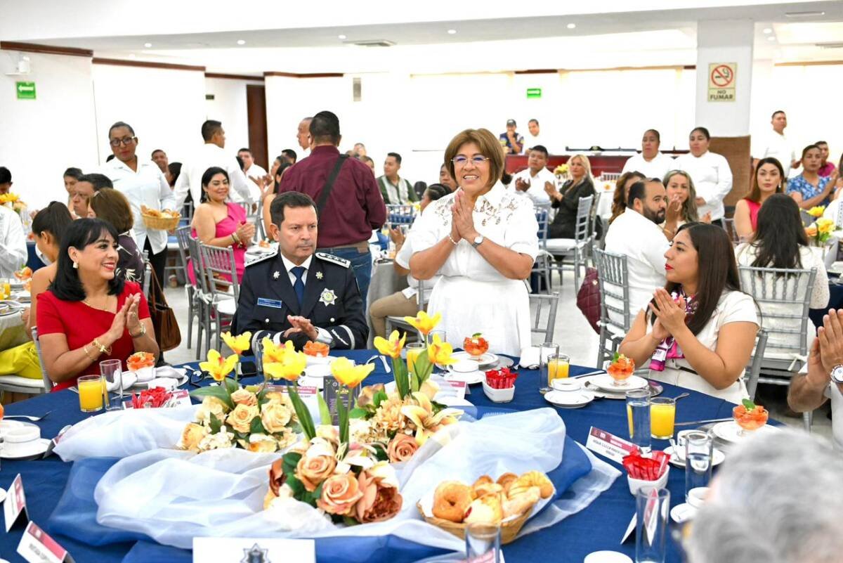 Incremento histórico de salario a policías municipales de Veracruz