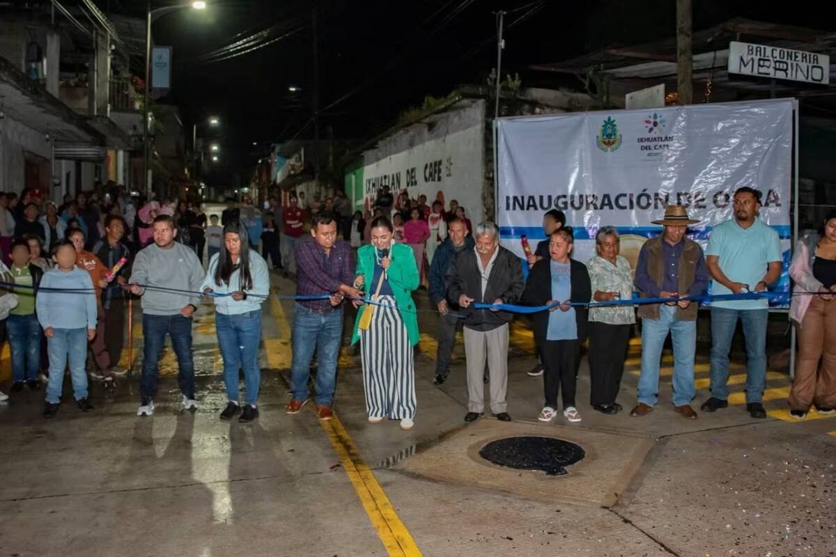 Pavimentan avenida Guadalupe Victoria en Ixhuatlán del Café
