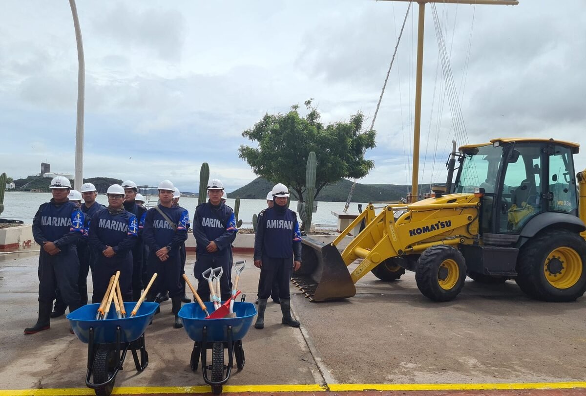 Zarpa buque de la Armada de México en apoyo a población afectada por huracán “Polo”