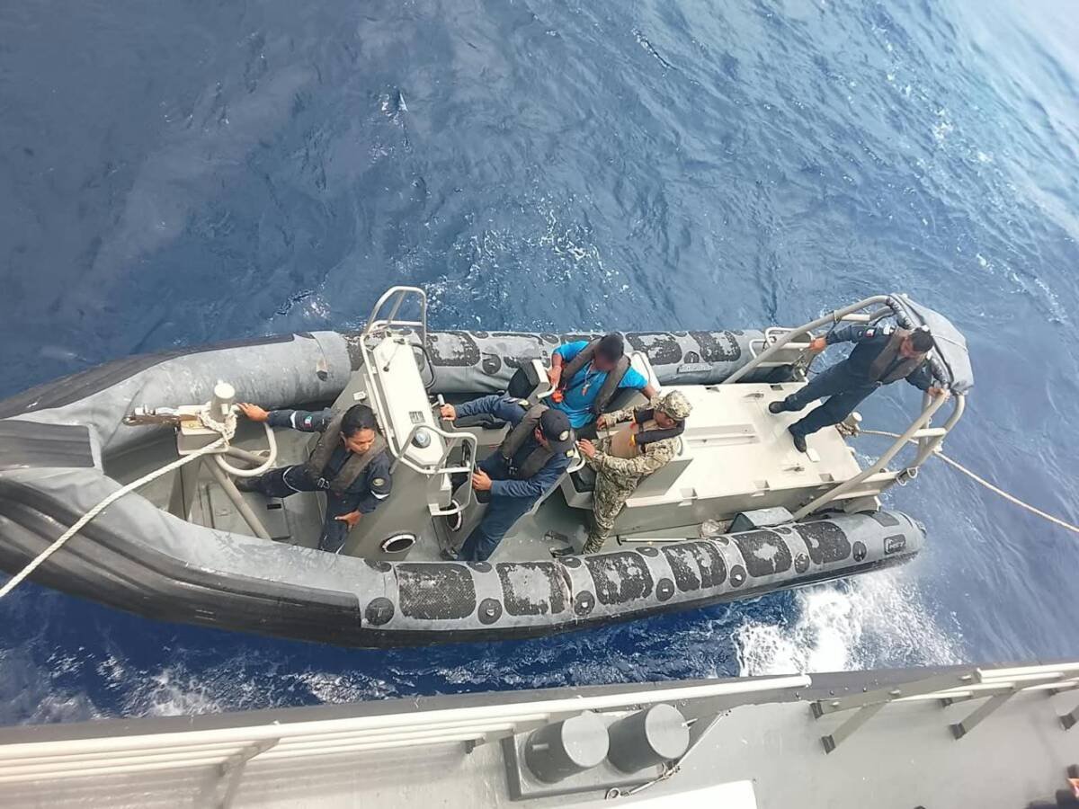 Marina rescata a pescador a la deriva al sur de Huatulco