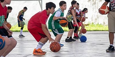 Córdoba suma con éxito a la Clase Nacional de Baloncesto; reúne a más de 70 niñas y niños