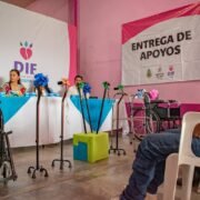 ENTREGAN DIF APOYOS FUNCIONALES