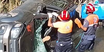 Automóvil cae al río Metlac; muere un hombre prensado