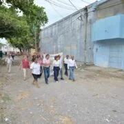 Atiende Rosa María demanda ciudadana de más de 30 años con obra en la López Mateos