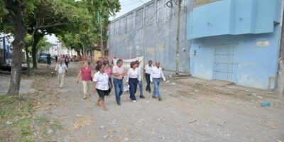 Atiende Rosa María demanda ciudadana de más de 30 años con obra en la López Mateos