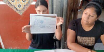 Denuncian fraude en escuela; decenas de padres afectados