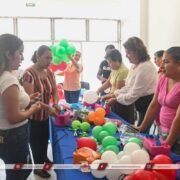 Fortalecen habilidades de emprendimiento con taller de decoración con globos en el Instituto Municipal de las Mujeres