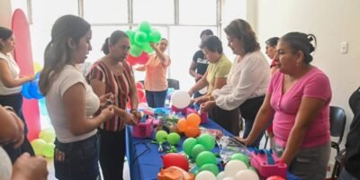 Fortalecen habilidades de emprendimiento con taller de decoración con globos en el Instituto Municipal de las Mujeres