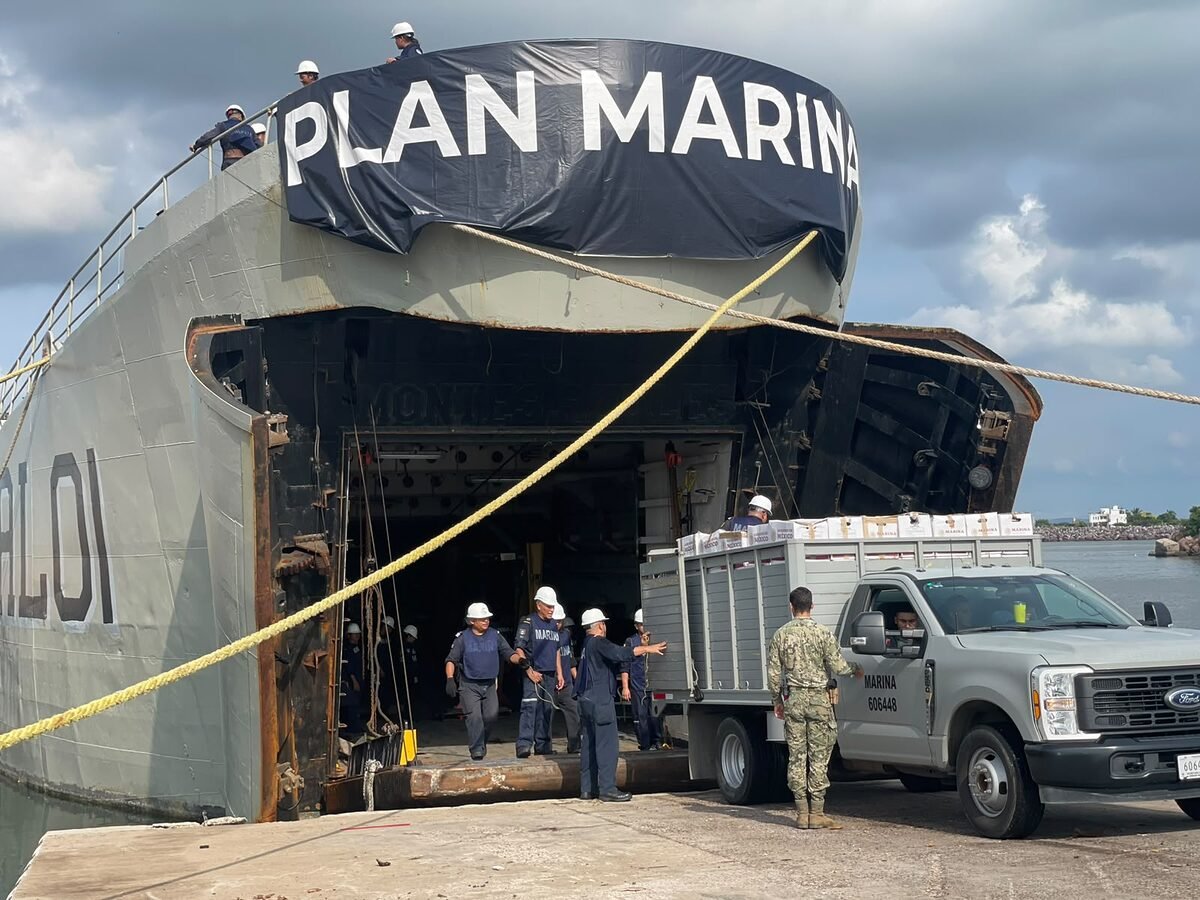 Zarpa buque de la Armada de México en apoyo a población afectada por huracán “Polo”