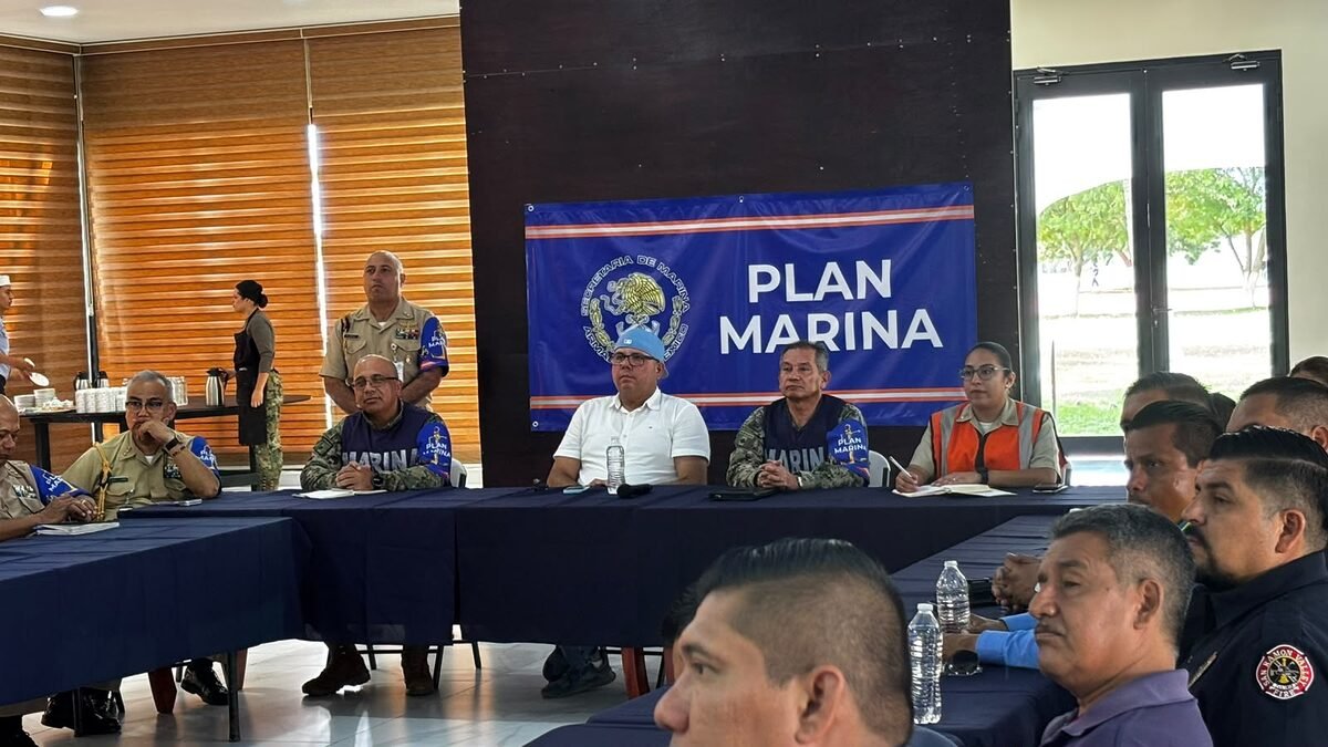 Zarpa buque de la Armada de México en apoyo a población afectada por huracán “Polo”