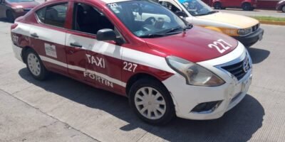 Repartidor de Didi lesionado tras chocar contra taxi