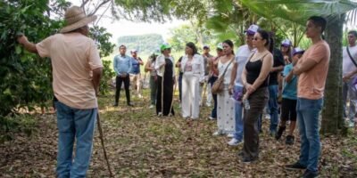 Córdoba comparte su riqueza natural con Xochitepec durante un recorrido por la localidad de Cuauhtémoc