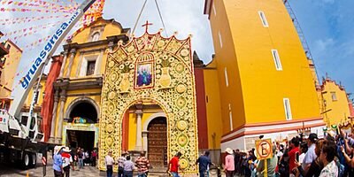 Arcos de Tehuipango llegan a Catedral de Orizaba para fiesta de San Miguel