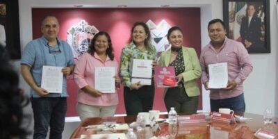Entregan Plan Municipal de Desarrollo a Ixhuatlán del Café