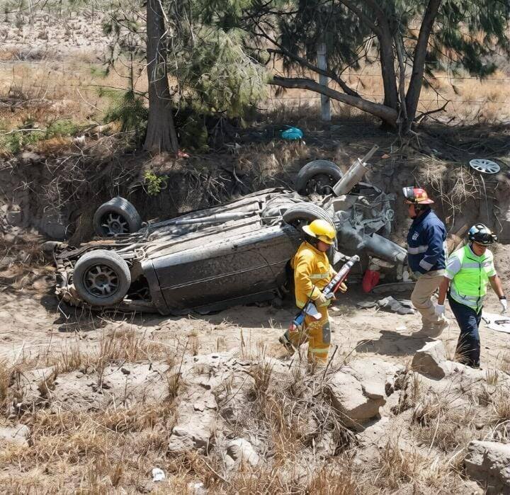 Familia cae a barranco en la Puebla-Orizaba: un muerto y 4 heridos