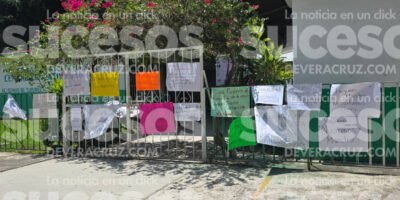 Casi un año sin maestro; padres amenazan con bloquear avenida en Orizaba