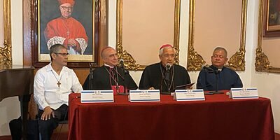 Arquidiócesis de Xalapa, acéfala; Patrón Wong, arzobispo de Puebla