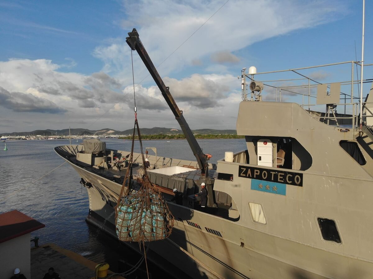 Zarpa buque de la Armada de México en apoyo a población afectada por huracán “Polo”