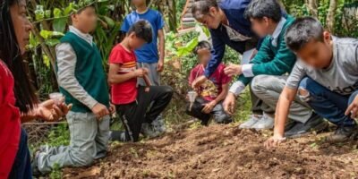 Imparten cursos de elaboración de composta y huertos escolares en Ixhuatlán