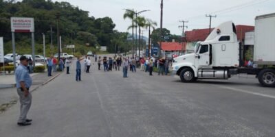 Cancelan operativos de Transporte Público; acaba bloqueo de taxistas