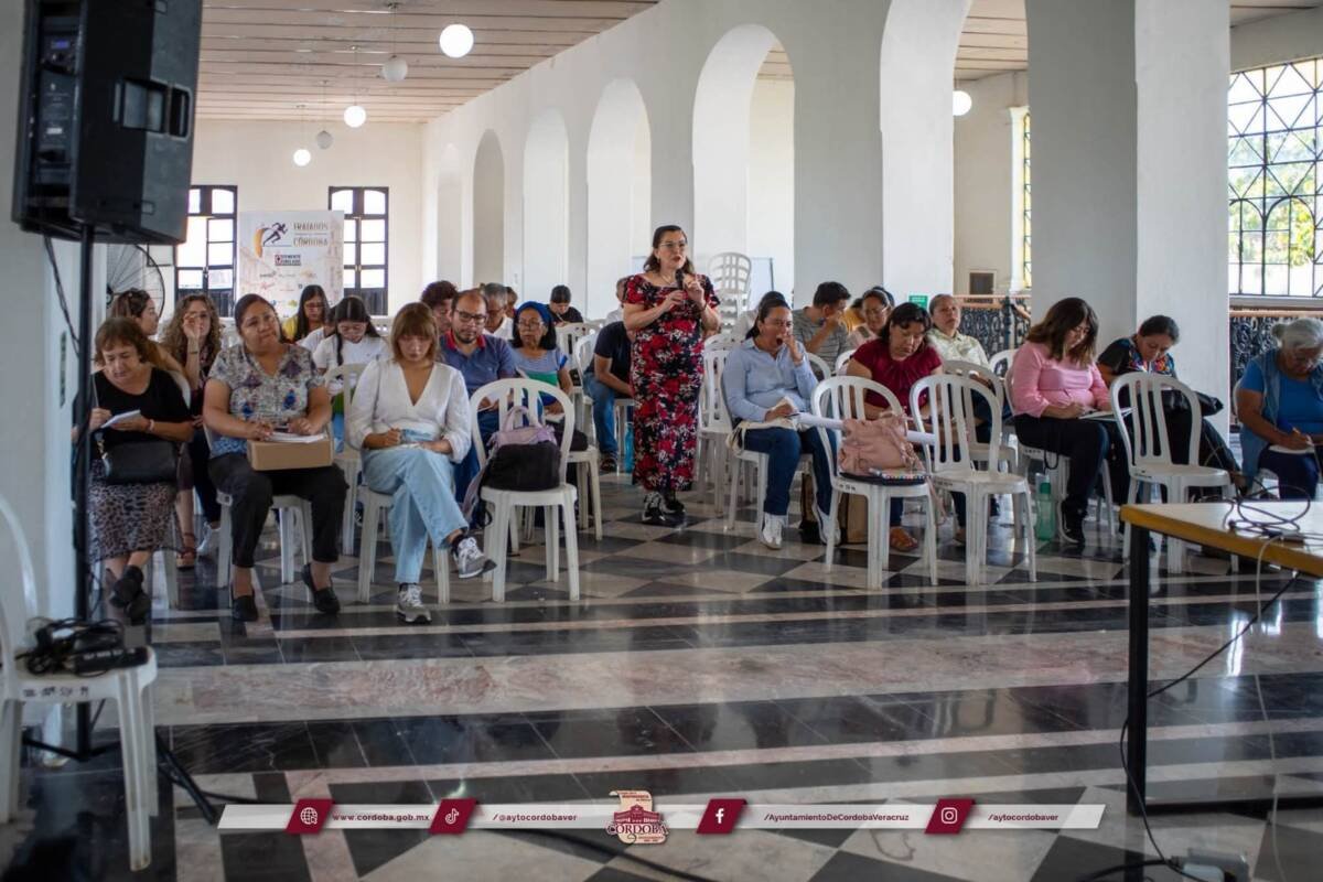Capacitan a artesanos de Córdoba para fortalecer sus negocios