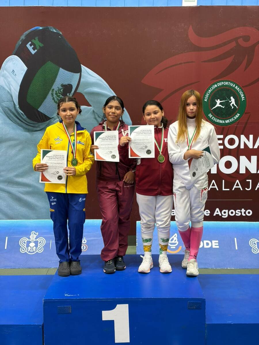 Refrenda Rosa María compromiso con el deporte tras histórica actuación de esgrimistas de la ciudad de Veracruz