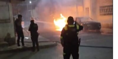 Incendio consume dos vehículos en Buena Vista de Córdoba