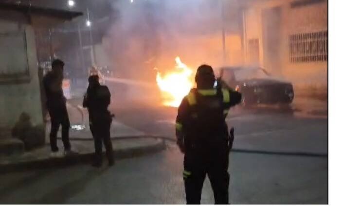 Incendio consume dos vehículos en Buena Vista de Córdoba