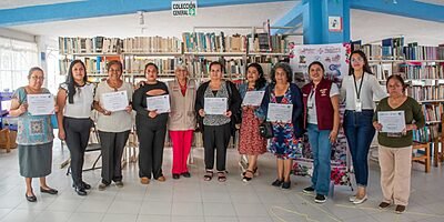 Conforman grupo de mujeres tejedoras de Ixhuatlán