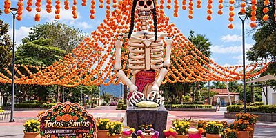 Ixtaczoquitlán presenta Catrinas Monumentales en homenaje a sus tradiciones