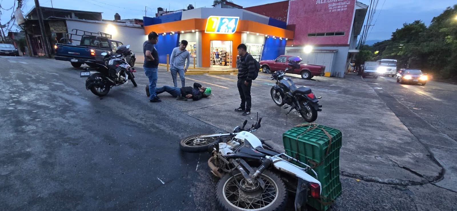 Atropellan a motociclista en Córdoba; camioneta negra huyó del lugar