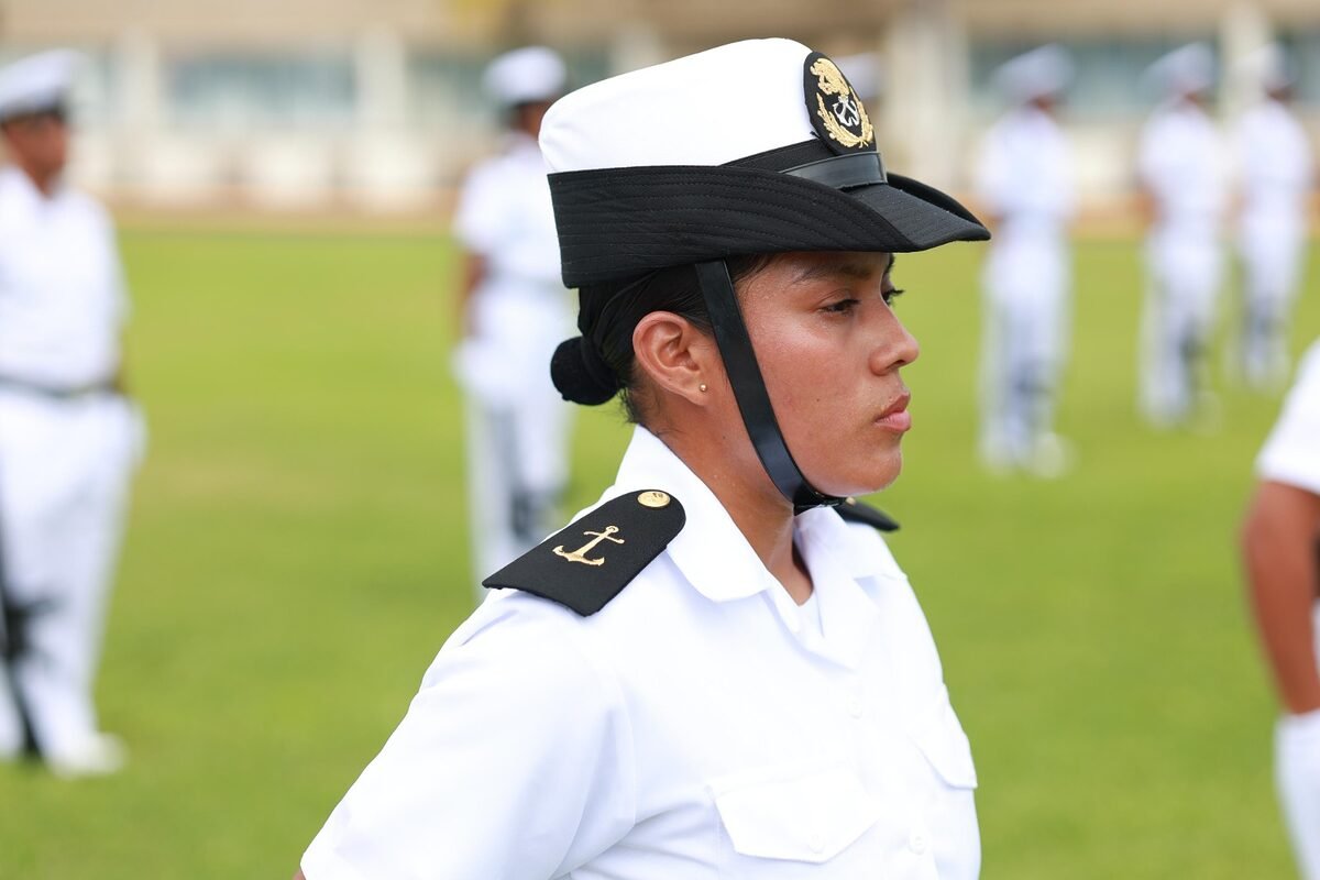 Marina clausura Adiestramiento Básico Naval 2026 de 54 alumnos