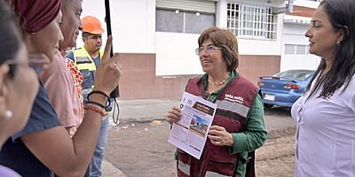 Atiende Rosa María añeja demanda ciudadana con rehabilitación vial en Camino Real