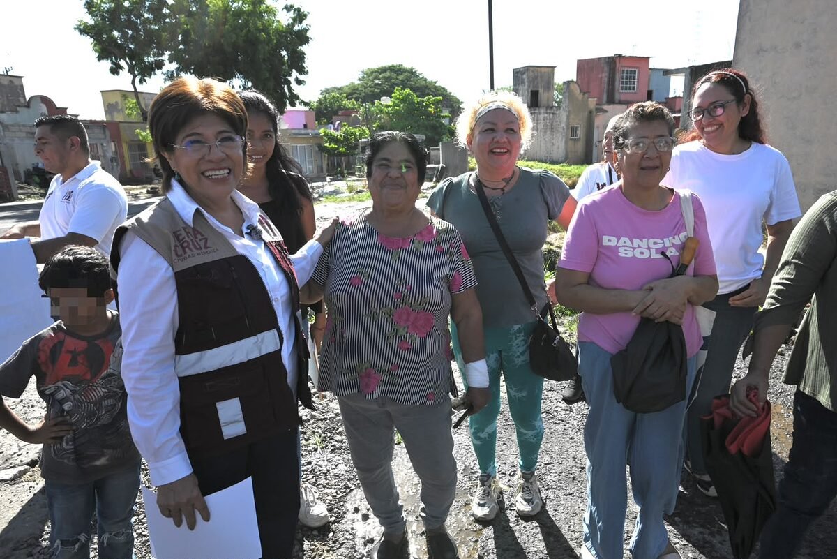 Rescata Rosa María vialidad de Palma Real afectada por fugas de agua que Grupo MAS no ha atendido