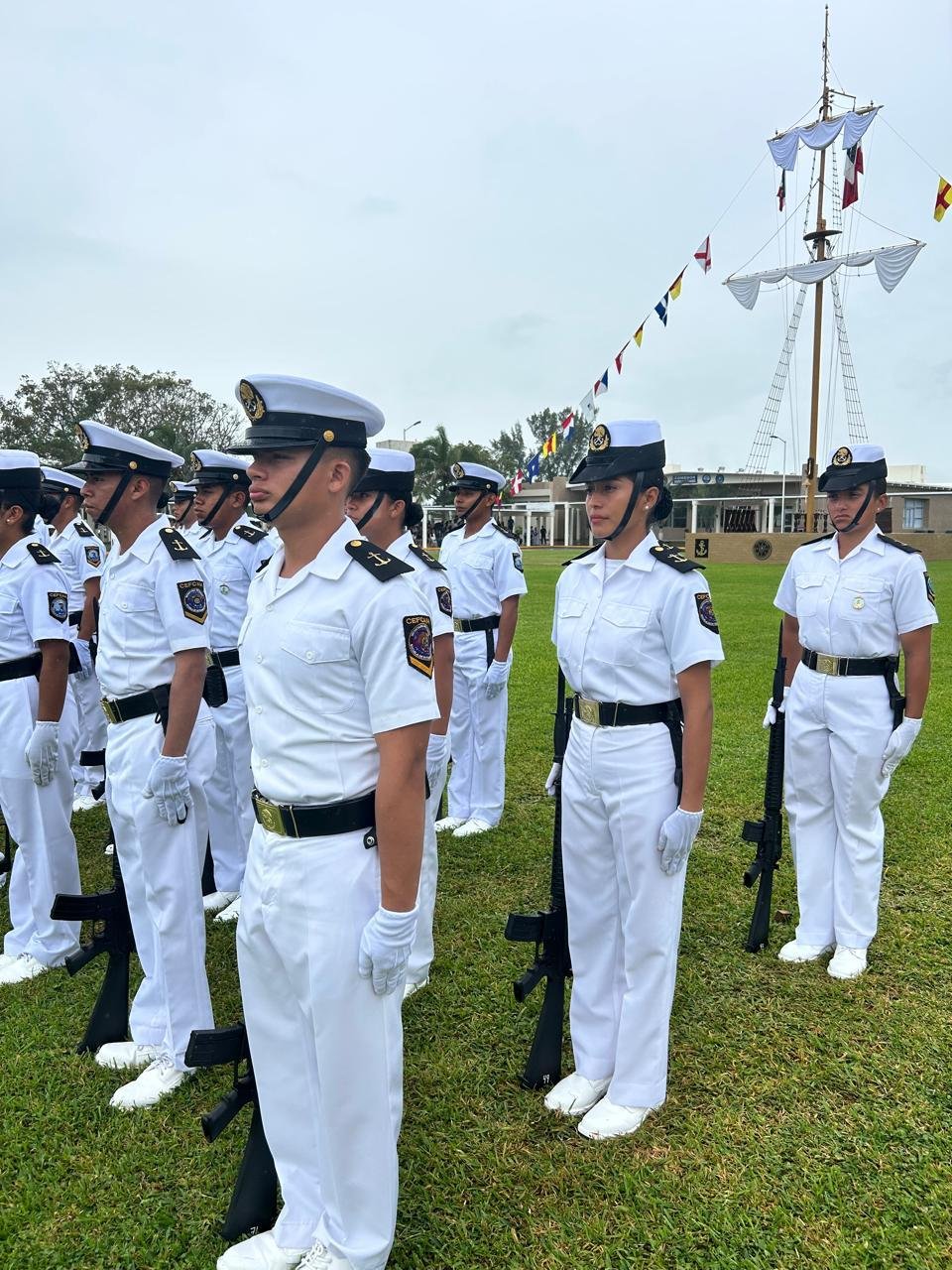 Marina clausura Adiestramiento Básico Naval 2026 de 54 alumnos