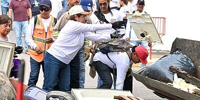 Refuerza Ayuntamiento de Veracruz prevención del dengue con descacharrización en Las Hortalizas