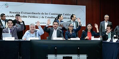 Manuel Huerta llama a recaudar mejor y combatir abusos fiscales; avanzan tres dictámenes para 2027