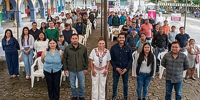 Llevan ofertas de trabajo a Ixhuatlán del Café