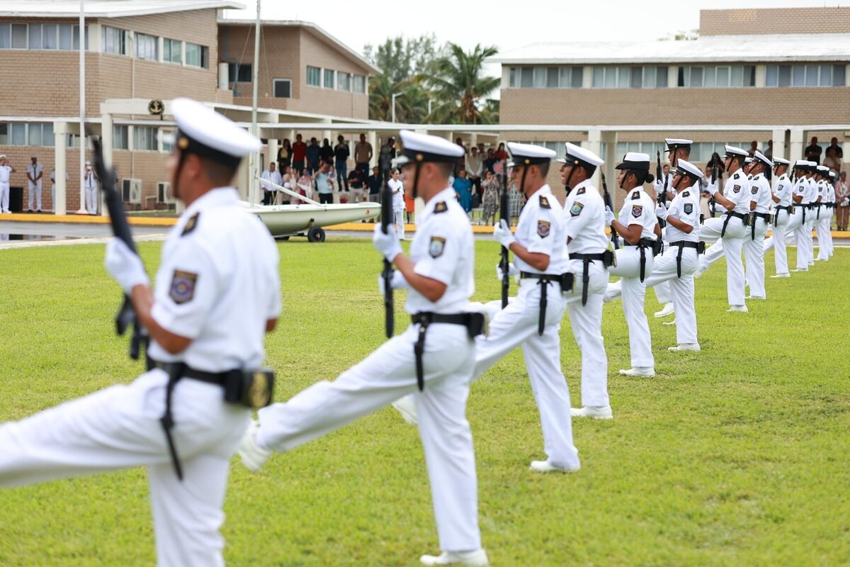 Marina clausura Adiestramiento Básico Naval 2026 de 54 alumnos
