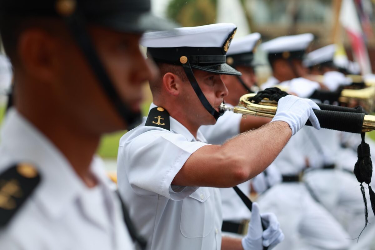 Marina clausura Adiestramiento Básico Naval 2026 de 54 alumnos