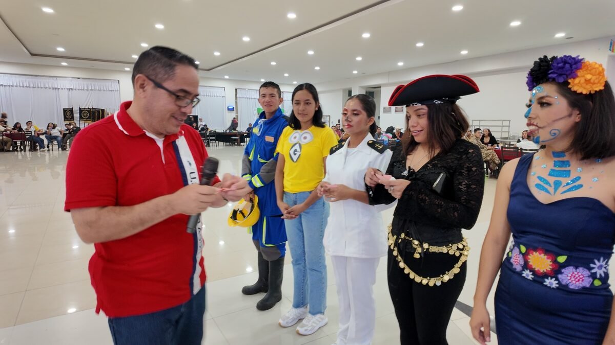 Marina fomenta las tradiciones mexicanas con la realización del Festival de Día de Muertos en el CEFCAM