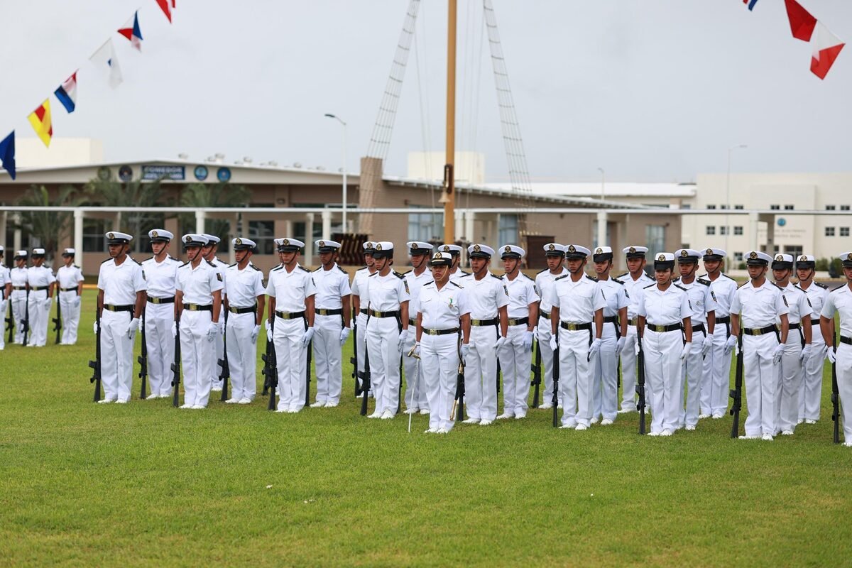 Marina clausura Adiestramiento Básico Naval 2026 de 54 alumnos