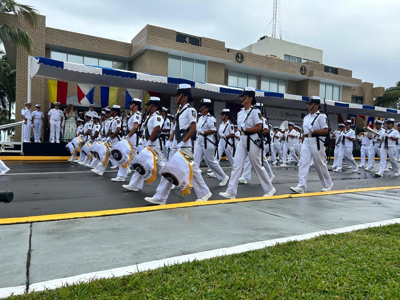 Marina clausura Adiestramiento Básico Naval 2026 de 54 alumnos